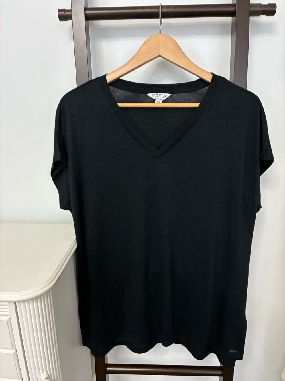 Orvis Women's Black V-Neck knit Tee. Size L. Well made. Loose fitting oversized